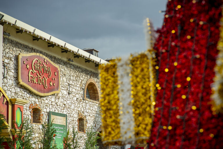 ΔΕΗ CHRISTMAS FACTORY: Κάθε χρόνο, η ίδια υπόσχεση- τα Χριστούγεννα ξεκινούν από εδώ