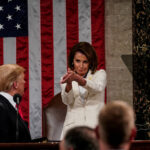 Ο Τραμπ σχολιάζει την αποχώρηση της Πελόζι με σκληρούς χαρακτηρισμούς – «Σπουδαίο γεγονός για την Αμερική»