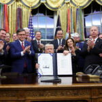 Τέλος στο shutdown των ΗΠΑ μετά από 43 ημέρες – Υπέγραψε τη συμφωνία ο Τραμπ