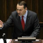 Συλλήψεις στην Πολωνία για δολιοφθορά σε σιδηροδρομικό δίκτυο – Ο υπουργός Εξωτερικών κατηγορεί τη Ρωσία για «κρατική τρομοκρατία»