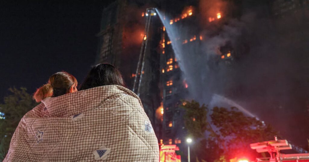 Χονγκ Κονγκ: Τουλάχιστον 65 οι νεκροί από τη φονική πυρκαγιά -Συνεχίζεται για πάνω από 24 ώρες ̵