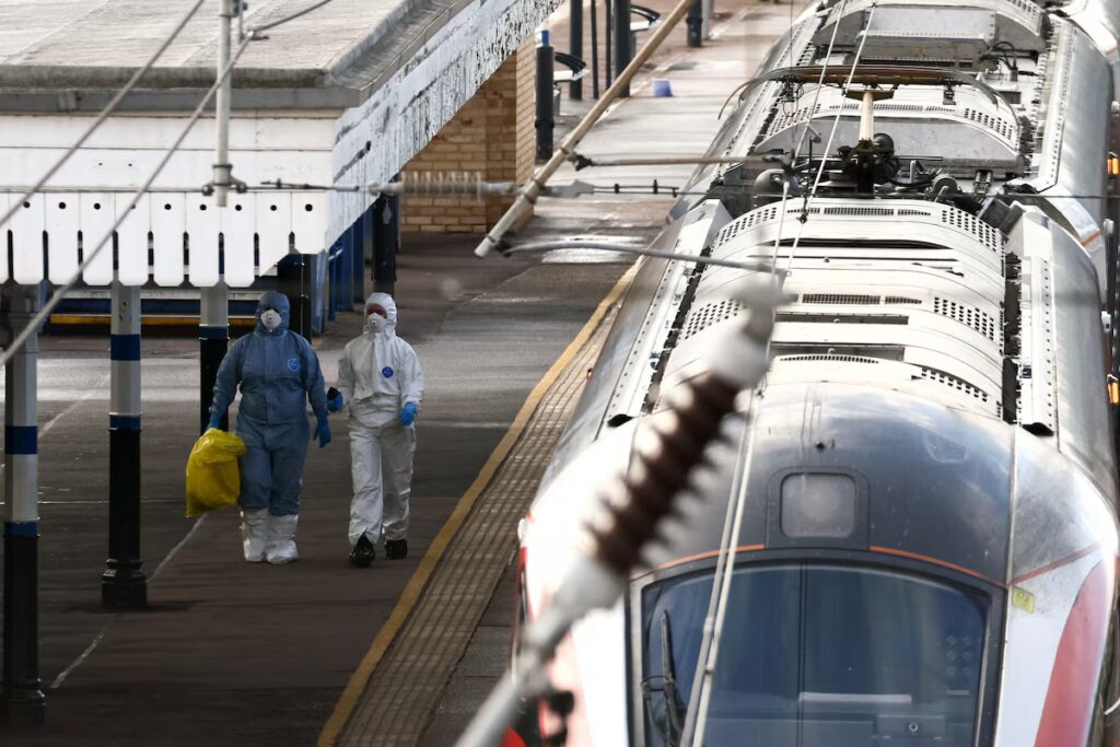 Αιματηρό περιστατικό σε τρένο στη Βρετανία: Επιβάτες δέχθηκαν επίθεση με μαχαίρι – Δύο ύποπτοι