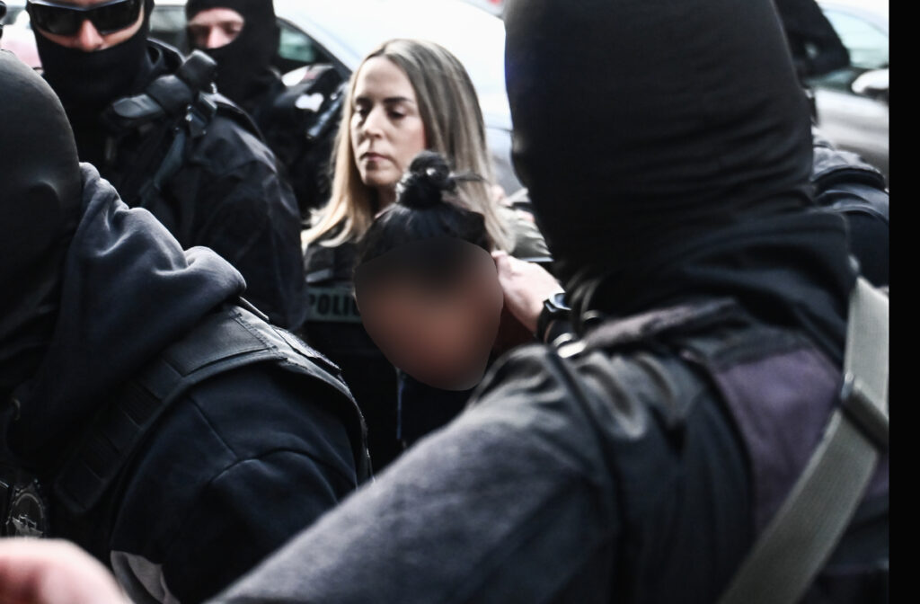 Δολοφονία στη Σαλαμίνα: «Σε παρακαλώ… πάρε ό,τι θέλεις» – Τα συγκλονιστικά τελευταία λόγια της