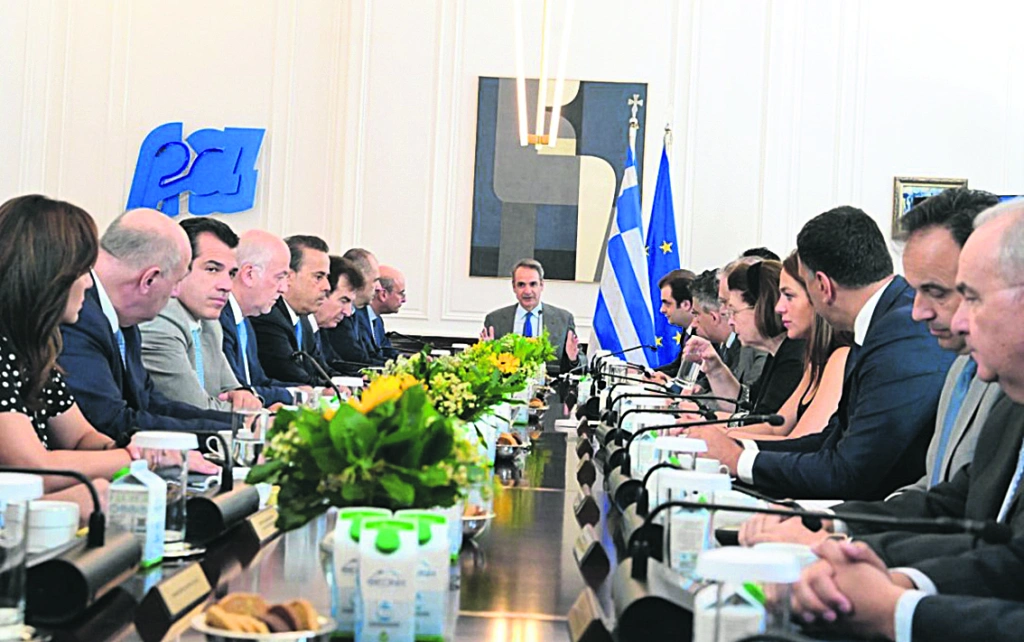 ΤΡΟΦΟΔΟΤΗΣ ΤΩΝ ΑΝΑΠΟΦΑΣΙΣΤΩΝ τα «γαλάζια» αυτογκόλ