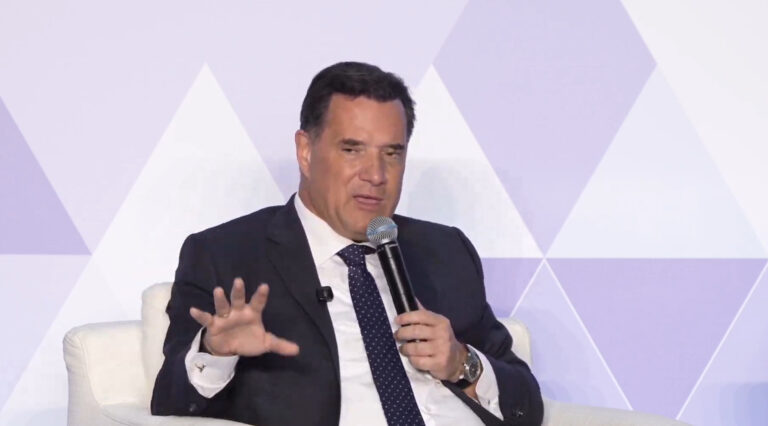 Άδωνις Γεωργιάδης στο Economist: Ναι στα καινοτόμα φάρμακα, αλλά με δίκαιο σύστημα