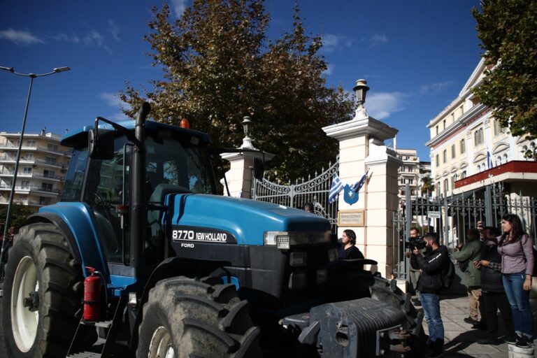 Θεσσαλονίκη: Στο ΥΜΑΘ τρακτέρ των αγροτών – Ζήτησαν συνάντηση με τον Γκιουλέκα