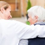 Το αβάσταχτο «φορτίο» των φροντιστών ασθενών με άνοια