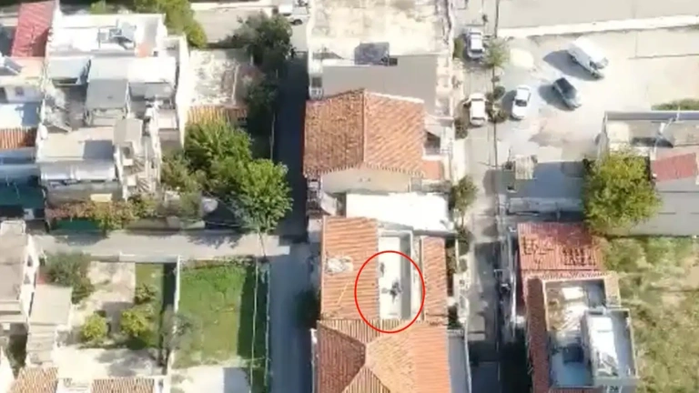 Άνω Λιόσια: Δείτε βίντεο drone από την έφοδο της ΕΛΑΣ σε σπίτια-«καταστήματα» διακίνησης ναρκωτικών