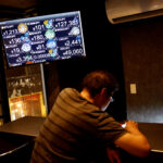 Κρυπτονομίσματα: Τι προκαλεί το ξεπούλημα, ποιος χάνει;