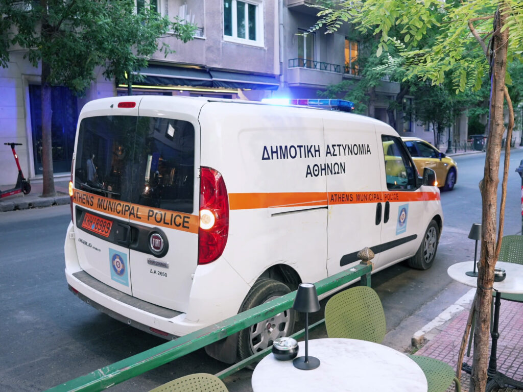 Προσωρινό «λουκέτο» σε 9 ακόμη καταστήματα λόγω υπέρβασης κοινόχρηστου χώρου βάζει ο Δήμος Αθηναίων