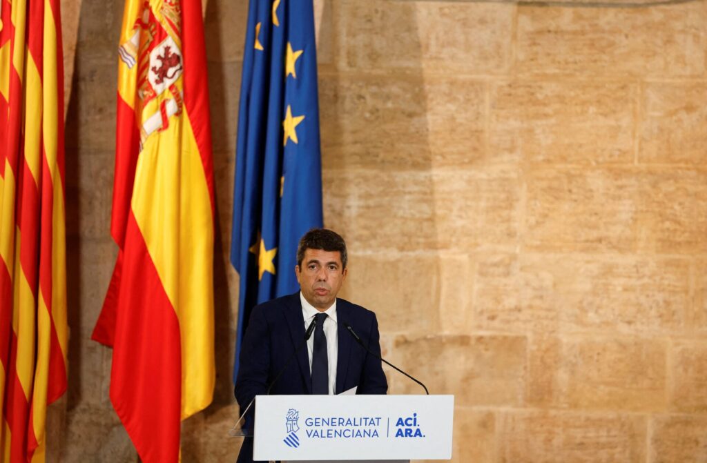 Βαλένθια: Παραιτήθηκε ο πρόεδρος της αυτόνομης περιοχής ένα χρόνο μετά τις φονικές πλημμύρες –