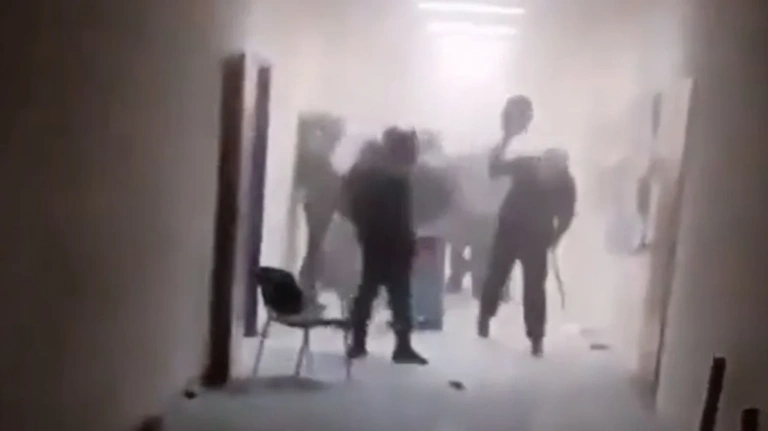 Πολυτεχνείο: Βίντεο από τα επεισόδια με επίθεση ακροαριστερών κατά αναρχικών