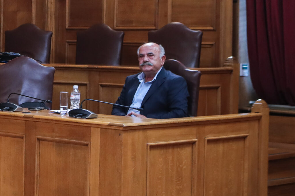 Βουλή: Άναψαν πάλι τα αίματα με την κατάθεση του «χασάπη» – Το ΠΑΣΟΚ του Ανδρέα και οι κόντρες με Μπάρκα, Αποστολάκη