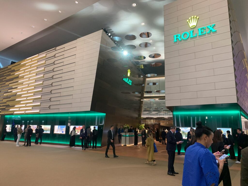 Ρολόι Rolex και χρυσή ράβδος για τον Τραμπ – Εισαγγελέας εξετάζει αν τα ελβετικά «δωράκια» ήταν παράνομα