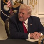 Νέο ξέσπασμα Τραμπ σε γυναίκα δημοσιογράφο: «Είσαι ηλίθια;» – Πώς αντέδρασε (βίντεο)