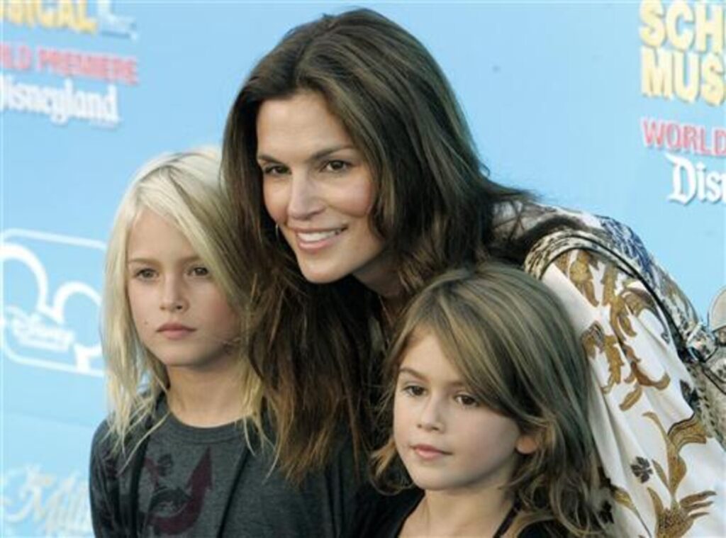 Cindy Crawford και Kaia Gerber: Το ακαταμάχητο δίδυμο μητέρας-κόρης που έκλεψε την παράσταση στο LAC