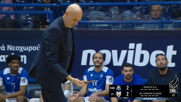 Κατέρρευσε μέρος κερκίδας στο Ιβανώφειο, δύο τραυματίες – Επεσε και κομμάτι ξύλου στο παρκέ [βίντεο]