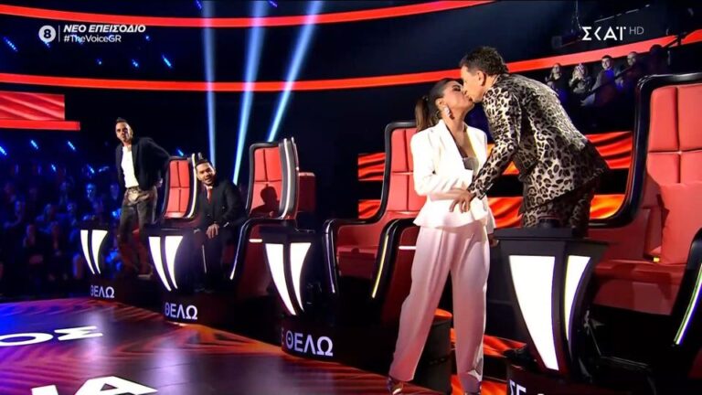 Το φιλί Παπαρίζου-Μαζωνάκη στο The Voice