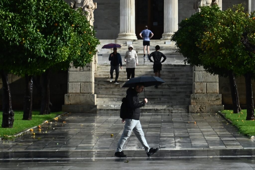 Καιρός: Βροχές, καταιγίδες και πτώση θερμοκρασίας – Πού και πότε αλλάζει το σκηνικό