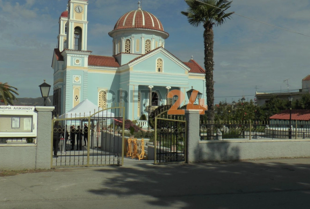 Μακελειό στα Βορίζια – Kηδεία 57χρονης: Πρωτοφανή μέτρα ασφαλείας – Σκύλος και ανιχνευτής μετάλλων στην εκκλησία