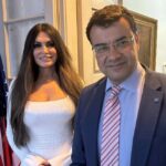 Στην Ύδρα η Κίμπερλι Γκιλφόιλ – Τιμήθηκε με μετάλλιο του Δήμου