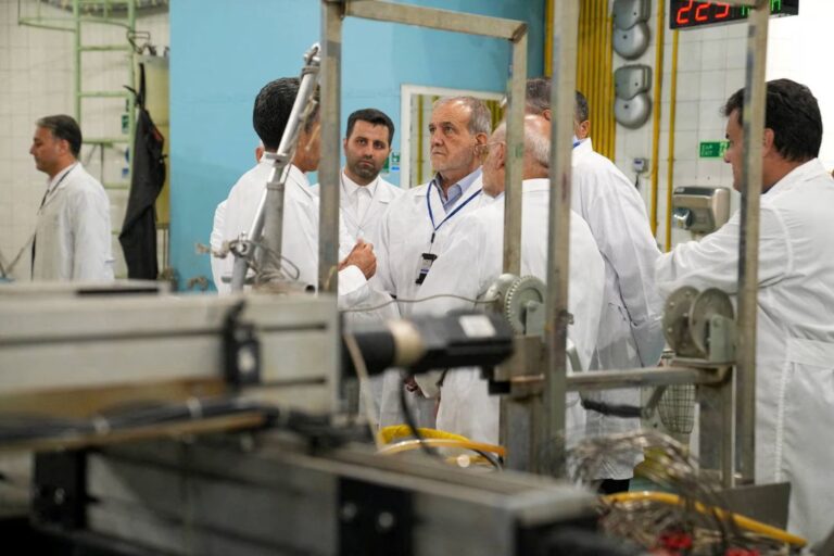 Ιράν: Θα ξαναχτίσουμε τις πυρηνικές εγκαταστάσεις «με μεγαλύτερη δύναμη»