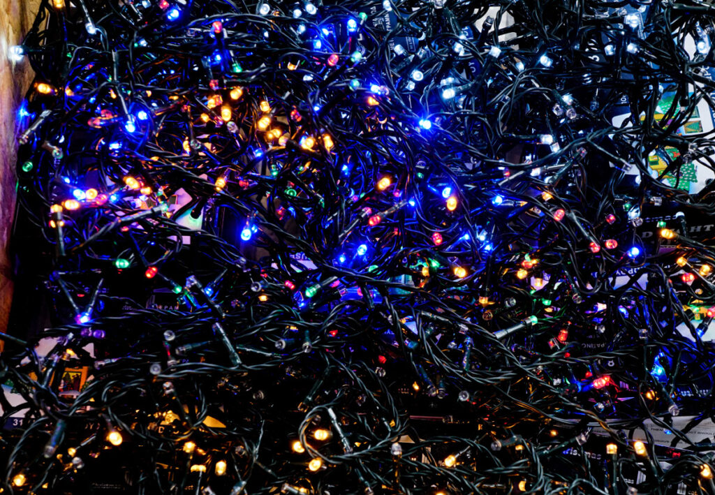 Πόσο ρεύμα «καίνε» τα χριστουγεννιάτικα λαμπάκια