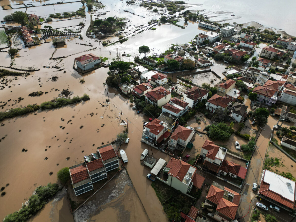 Κακοκαιρία στη Λέσβο: Εικόνες καταστροφής – «Έσπασε» ο ποταμός Τσικνιάς σε δύο σημεία