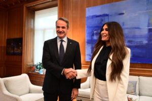 Στο Μέγαρο Μαξίμου η Κίμπερλι Γκιλφόιλ για τη συνάντηση με τον Μητσοτάκη