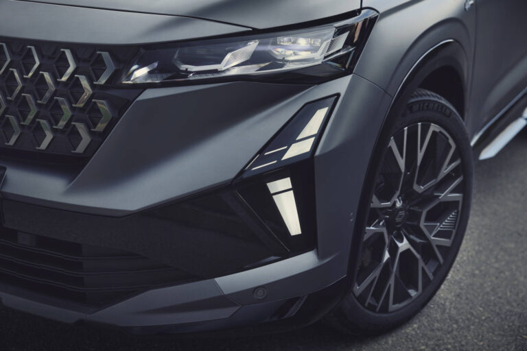 Εντυπωσιακό full hybrid SUV με 200 ίππους, κατανάλωση 4,7 lt/100 km και μηδενικά Τέλη – Ποιο είναι;