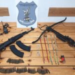 Θεσσαλονίκη: Συνελήφθη πατέρας και γιος με καλάσκινοφ, βαλλίστρα και σπρέι πιπεριού