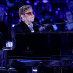 Προκαλεί ο Έλτον Τζον: «Τραμπ αν θέλεις να γίνεις ιστορικός πρόεδρος τερμάτισε το AIDS»