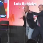 Πέταξαν αυγά στον Λουίς Ρουμπιάλες στην παρουσίαση του βιβλίου του [βίντεο]
