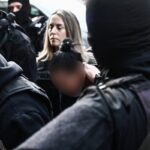 Σαλαμίνα: Προθεσμία για την Παρασκευή έλαβε η 46χρονη που δολοφόνησε την πεθερά της – Κατηγορείται για ανθρωποκτονία από πρόθεση και οπλοχρησία