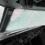 Μυστήριο στα 36.000 πόδια: Καιρικό μπαλόνι έσπασε το τζάμι Boeing της United – Πιλότος τραυματίστηκε στον αέρα