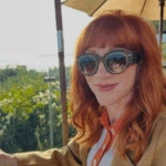 Η Κάθι Γκρίφιν κλέβει την παράσταση στα 65 της – Εμφανίστηκε με μπικίνι και γόβες σε τηλεοπτικό σόου!