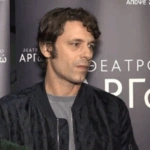 Αποστόλης Τότσικας: «Ο καθένας έχει τη γνώμη του για το αν το θέατρο είναι ένα μεγάλο κρεβάτι» [βίντεο]