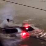 Πλημμύρες στη Βραζιλία: Άνδρας προσπαθεί να σωθεί αλλά παρασύρεται με το αυτοκίνητό του [βίντεο]