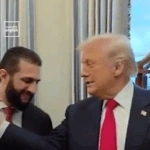 Ο Τραμπ… αρωματίζει τον Σύριο πρόεδρο και τον ρωτά πόσες συζύγους έχει – Δείτε το χιουμοριστικό βίντεο