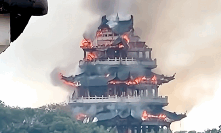 Κίνα: Στις φλόγες ο ιστορικός ναός Yongqing ηλικίας 1.500 ετών