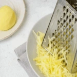 Καθαρίστε τον τρίφτη εύκολα με μια πατάτα