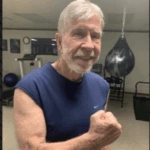 Ο Τσακ Νόρις δίνει μαθήματα ζωής στα 85 – Έμπνευση για επιμονή και δύναμη