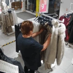 Εξαρθρώθηκε σπείρα που έκλεβε ρούχα στην Αθήνα και τα πουλούσε στα Τίρανα – Πως δρούσαν; [βίντεο]