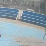 Τραγωδία στην Ινδία: 16χρονος σκοτώθηκε μετά απο κατάρρευση σκουριασμένης μπασκέτας