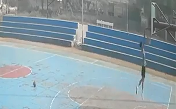Τραγωδία στην Ινδία: 16χρονος σκοτώθηκε μετά απο κατάρρευση σκουριασμένης μπασκέτας