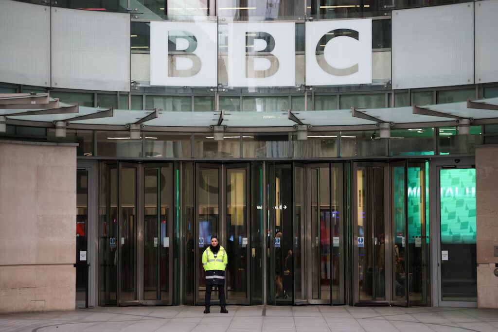 Βρετανία: Το BBC ερευνά νέα καταγγελία για παραποίηση ομιλίας του Τραμπ σε δεύτερη εκπομπή – Ο Αμερι