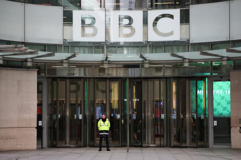 Βρετανία: Το BBC ερευνά νέα καταγγελία για παραποίηση ομιλίας του Τραμπ σε δεύτερη εκπομπή – Ο Αμερικανός πρόεδρος απειλεί με αγωγή 1 δισ. δολαρίων