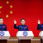 Επέστρεψαν στη Γη οι τρεις αστροναύτες της Shenzhou-20