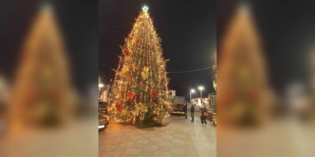 Άναψε στον Ταξιάρχη Χαλκιδικής το πρώτο χριστουγεννιάτικο δέντρο σε όλη την Ελλάδα