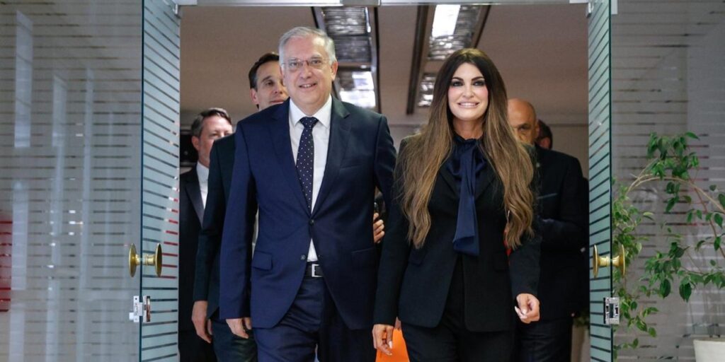 Επενδυτική «απόβαση» των ΗΠΑ στην Ελευσίνα – Στρατηγική συνεργασία Αθήνας – Ουάσιγκτον